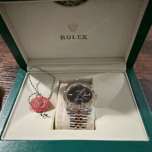 Rolex Two-Tone Men’s Watch with Black Dial and Rose Gold Accents 41mm